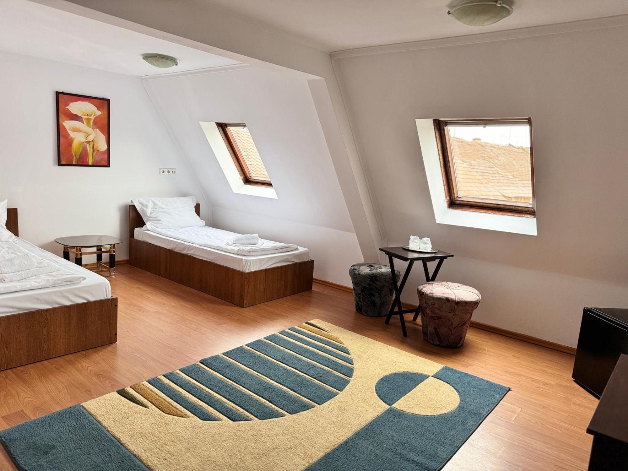 Complex Select Hotel Mediaş Eksteriør billede