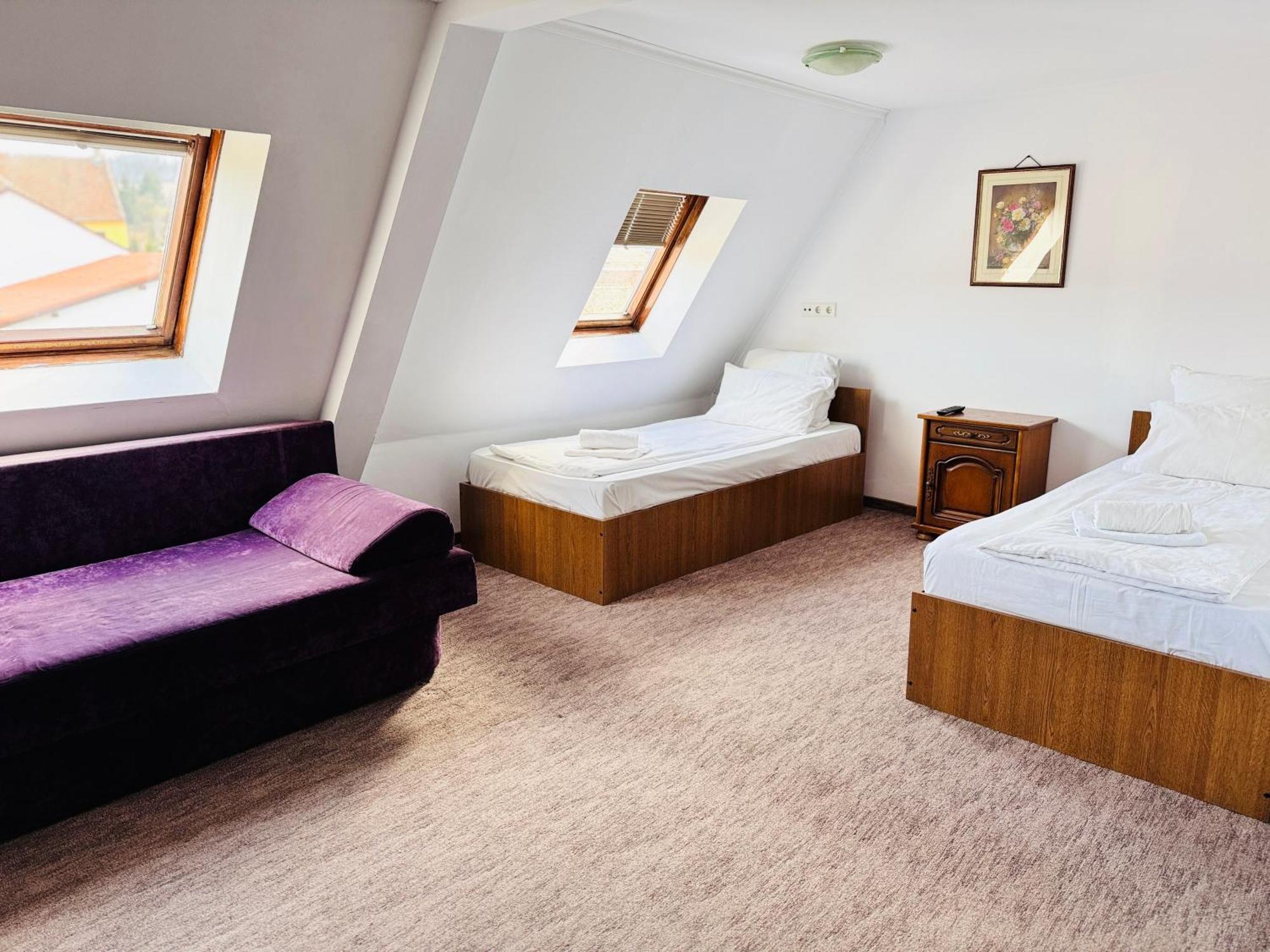 Complex Select Hotel Mediaş Eksteriør billede
