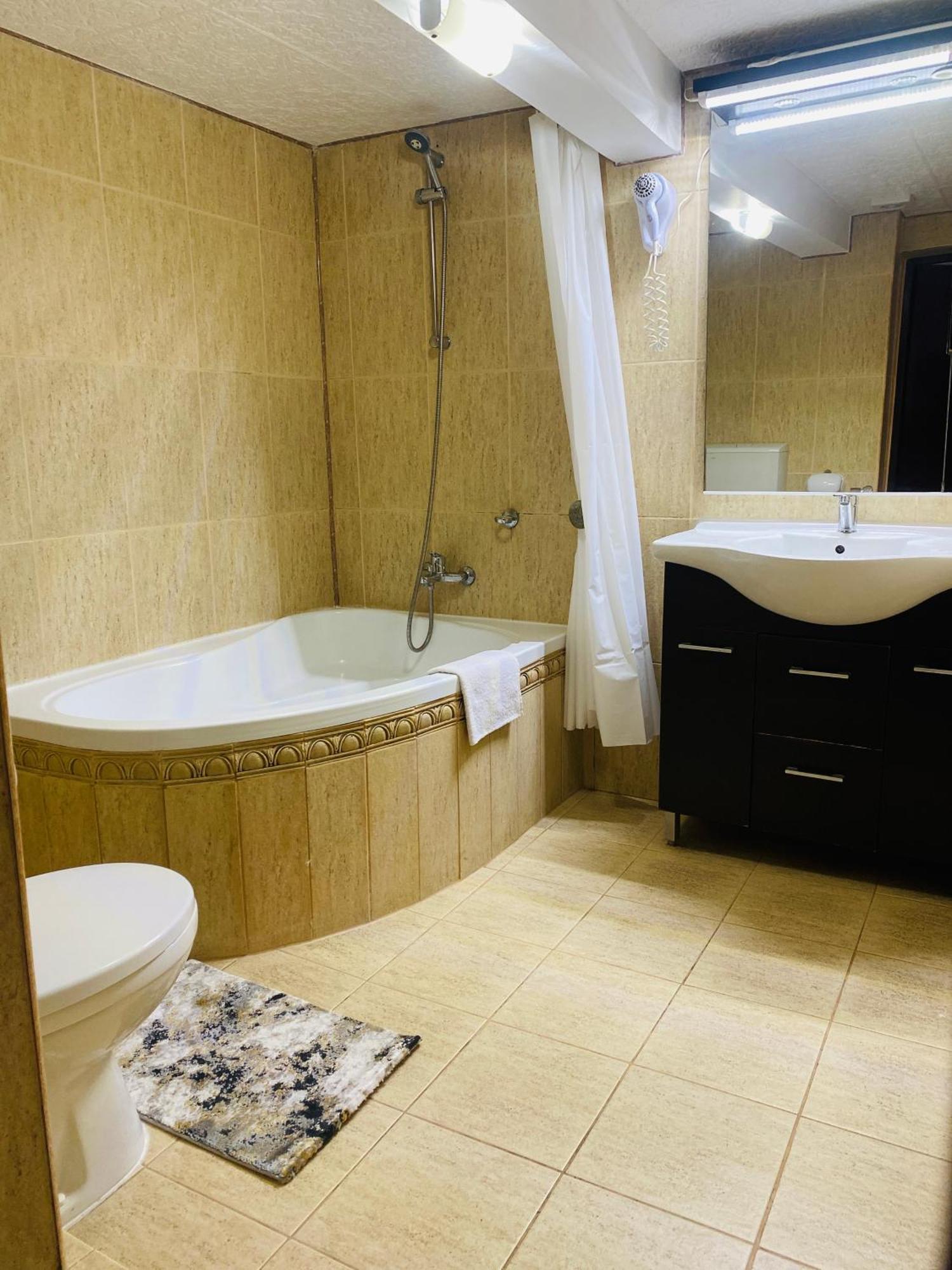 Complex Select Hotel Mediaş Eksteriør billede