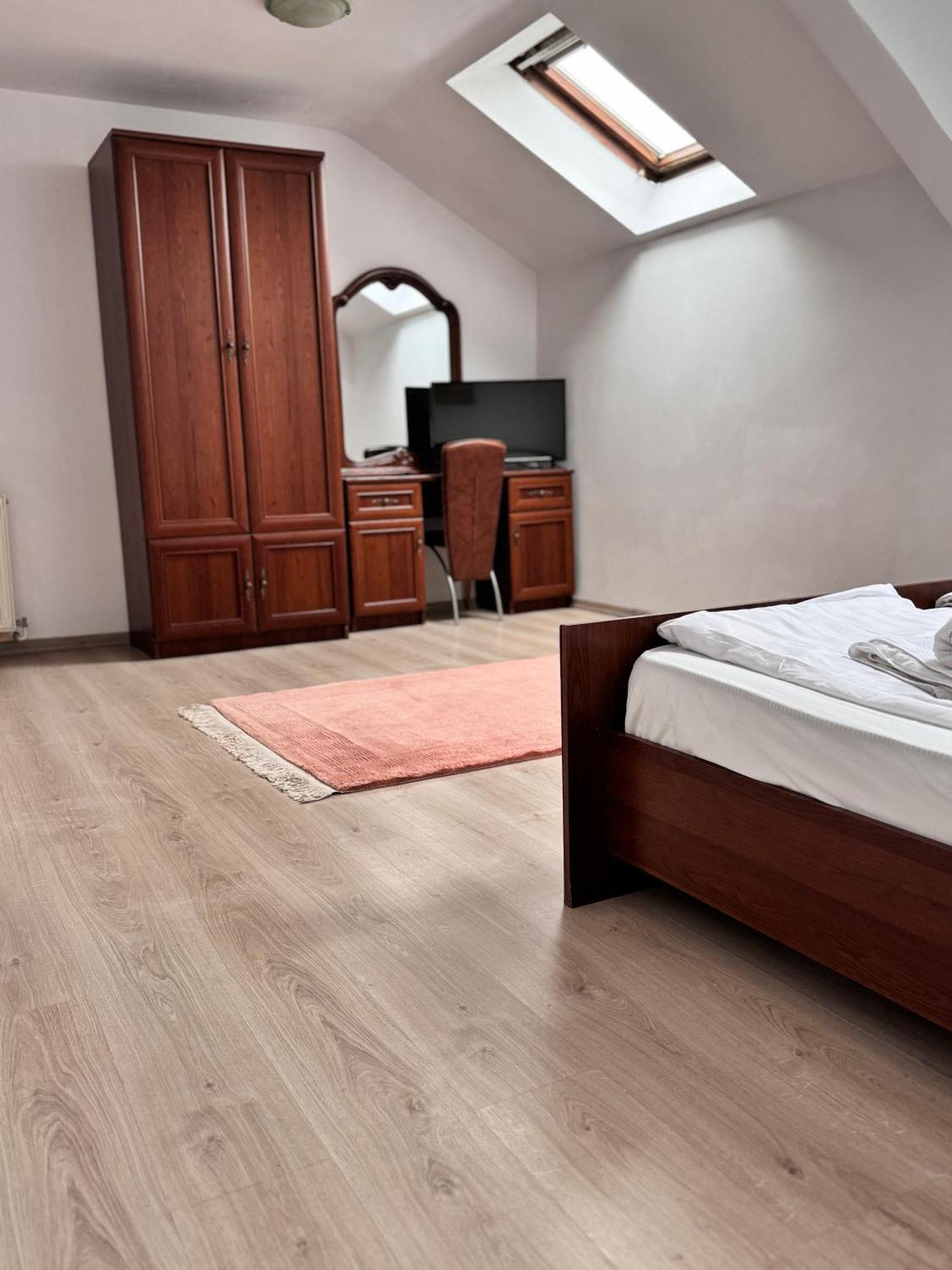 Complex Select Hotel Mediaş Eksteriør billede