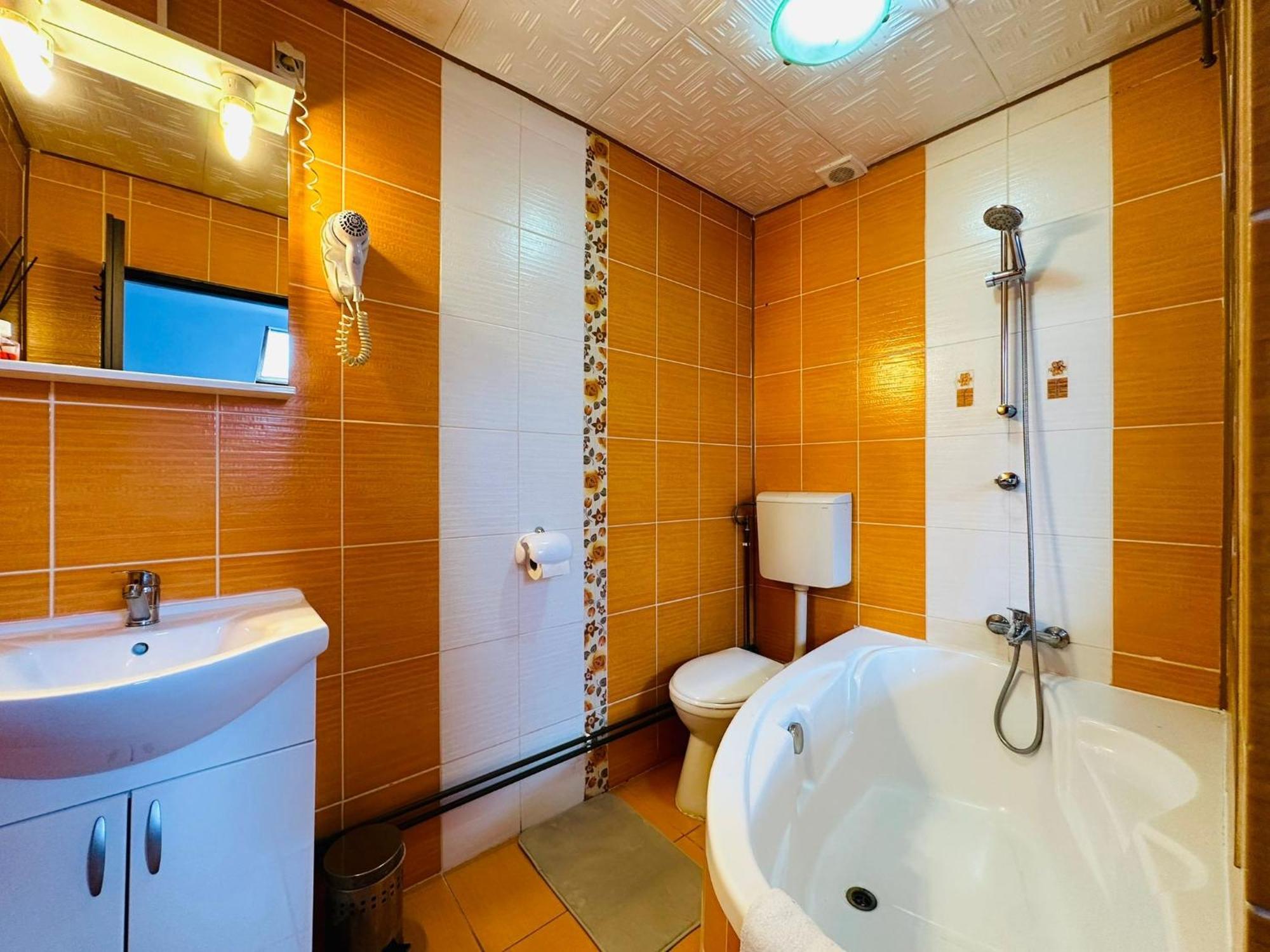 Complex Select Hotel Mediaş Eksteriør billede