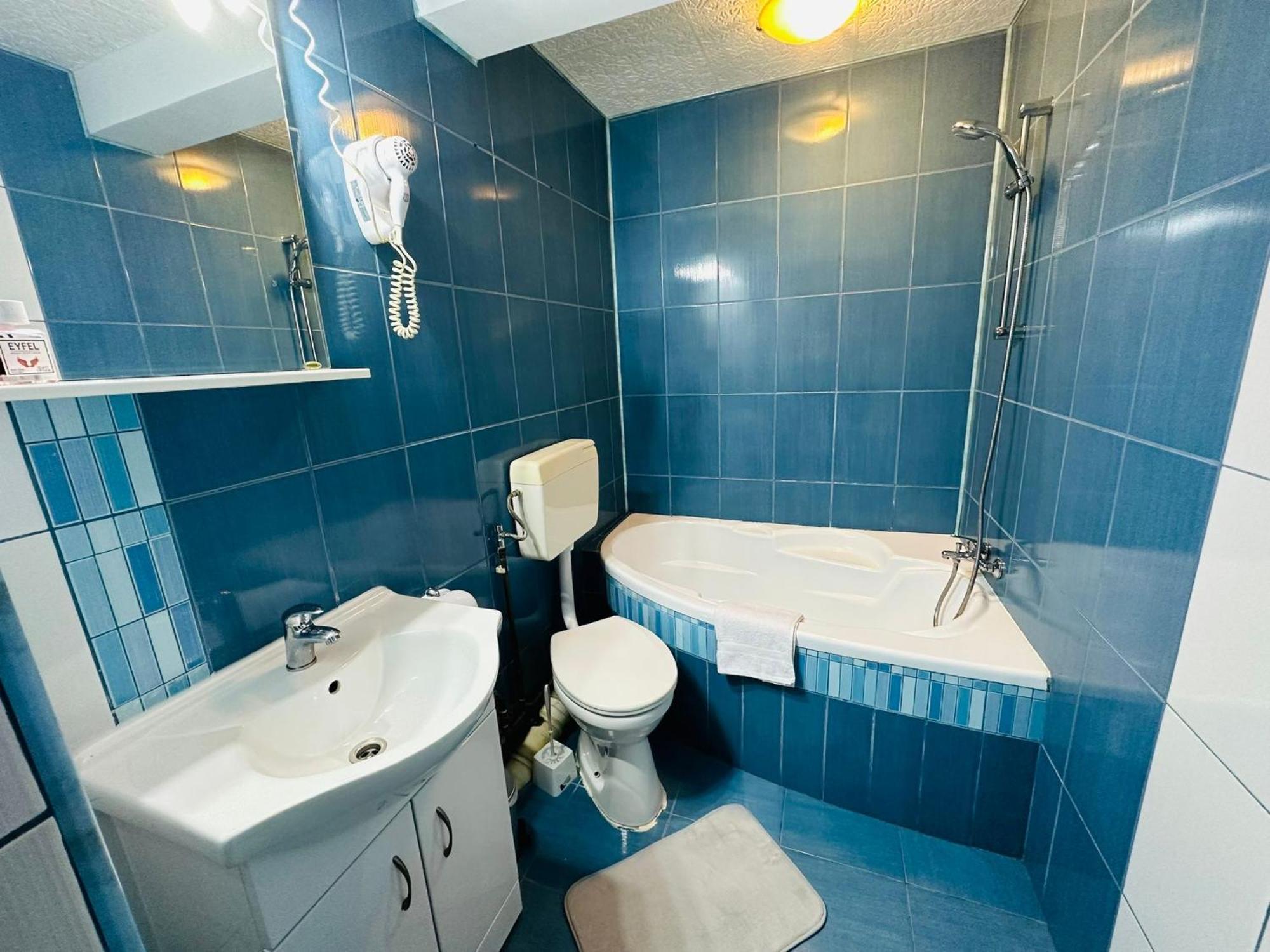 Complex Select Hotel Mediaş Eksteriør billede