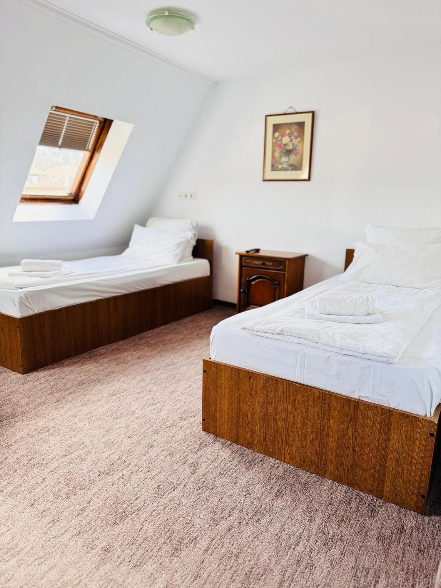 Complex Select Hotel Mediaş Eksteriør billede